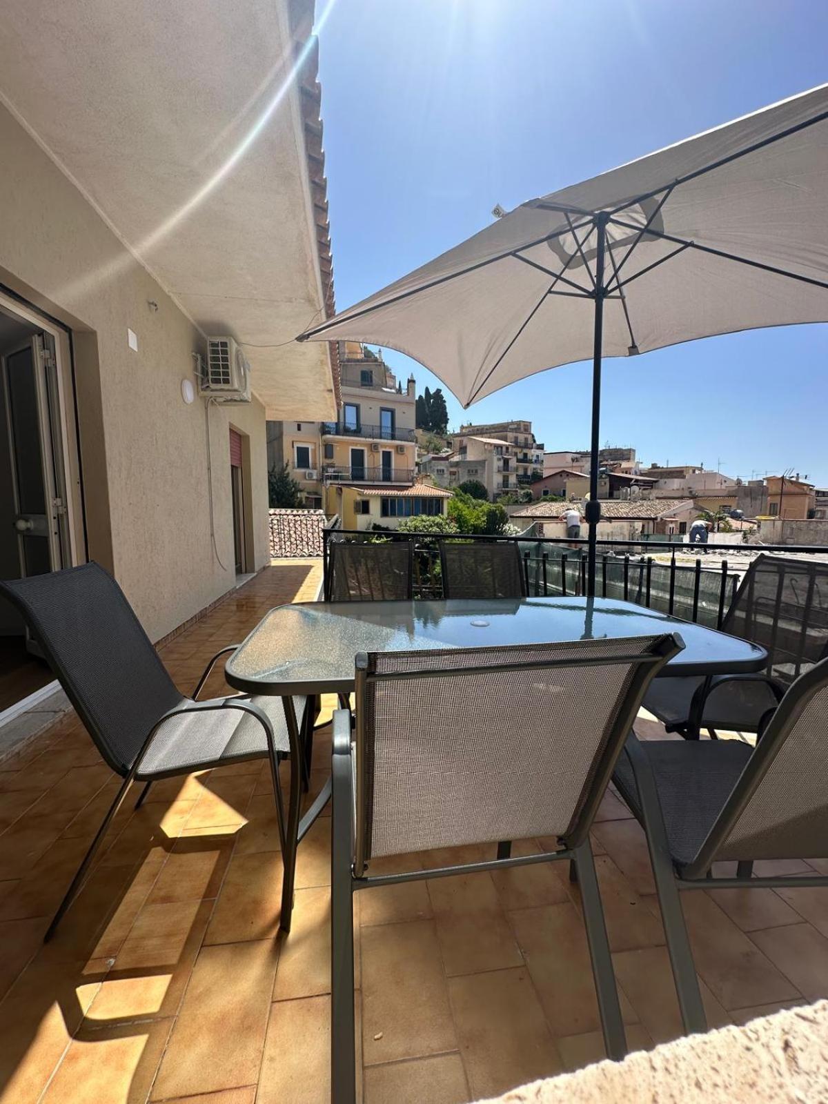 We Home Taormina Center With Parking Eksteriør bilde